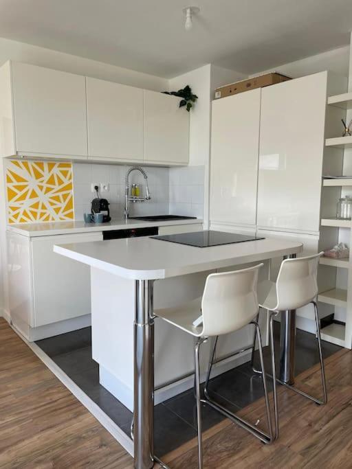 Appartement 3P Gare Terrasse Et Parking Prive Franconville  Eksteriør bilde